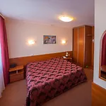 Sputnik Otel 3*