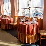 Sputnik Hotel 3*